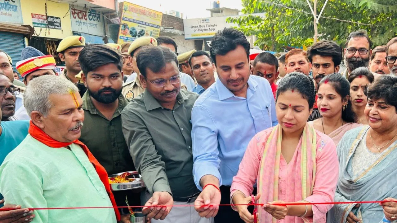 लखीमपुर खीरी: डीएम ने दशहरा मेले का किया उद्घाटन, व्यवस्थाएं दुरूस्त रखने के दिए निर्देश,  इतने दिनों तक चलेगा आयोजन...