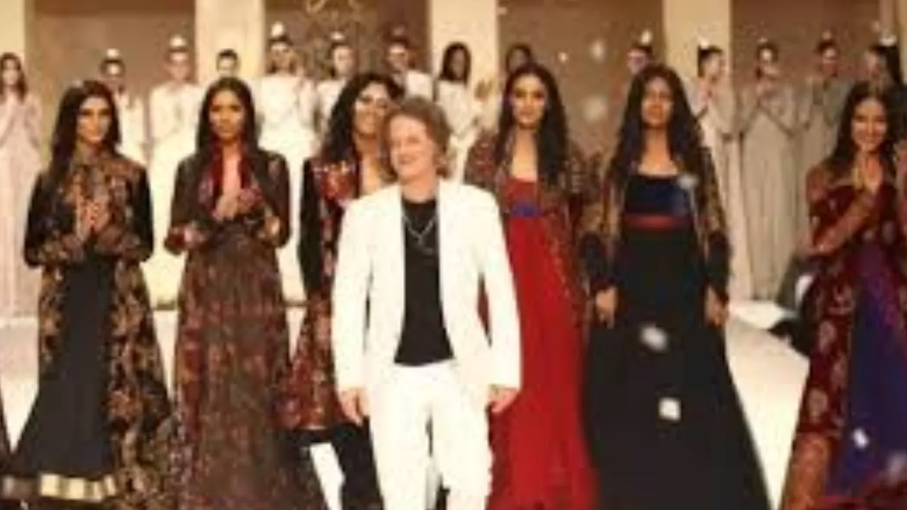 Ananya Pandey ने Lakme Fashion Week में बिखेरा जलवा, रोहित बल के डिजाइन ने बांधा समां