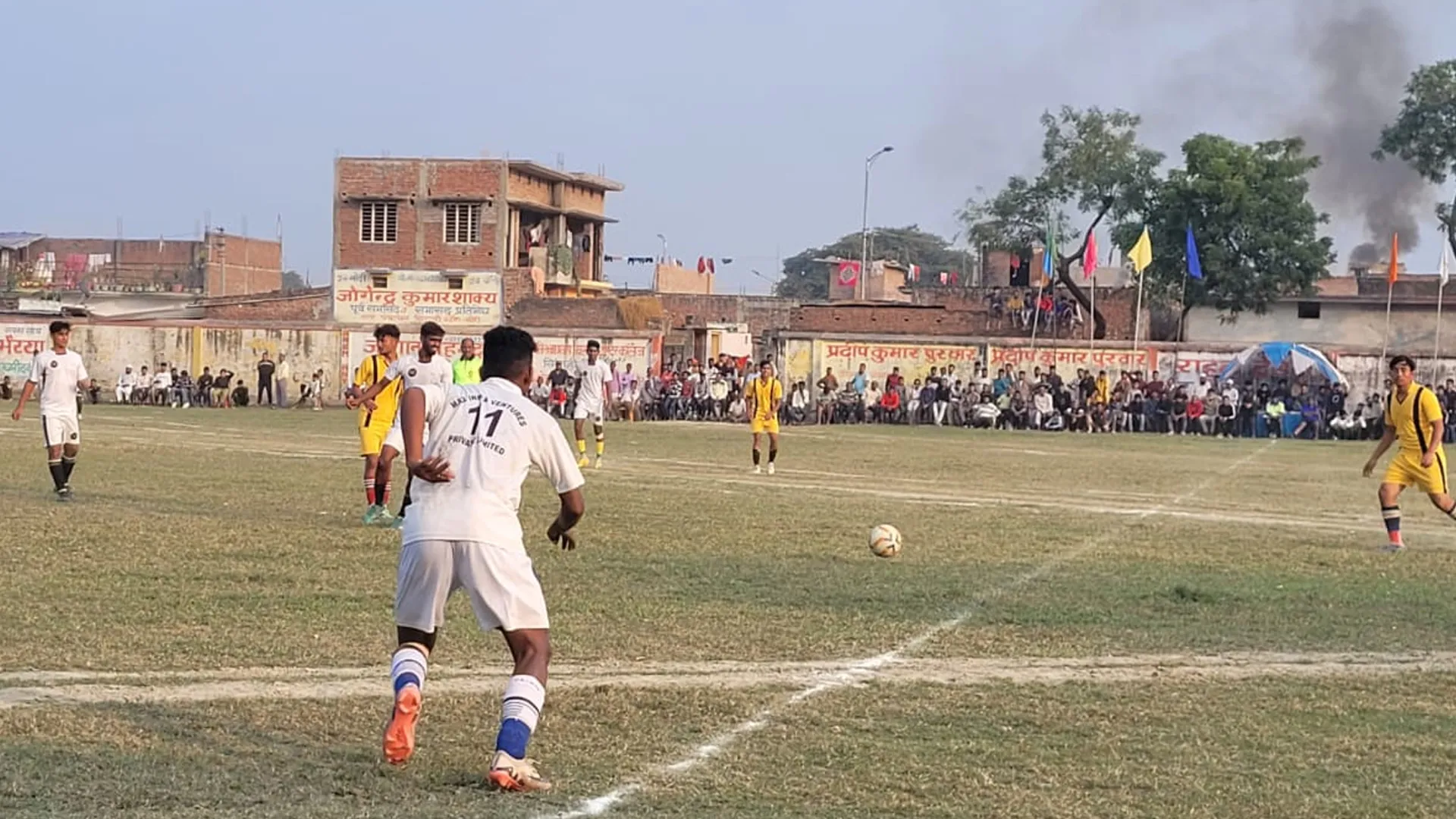 लखीमपुर खीरी : फुटबॉल मैच का चौथा दिन: बहराइच स्पोर्टिंग एवं मैक्स स्पोर्टिंग क्लब लखनऊ बना विजेता