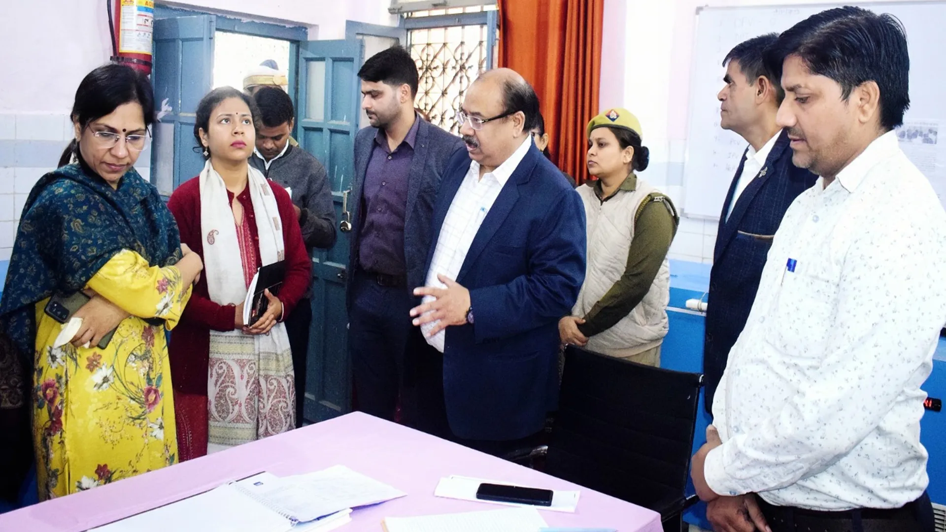 लखीमपुर खीरी: नोडल अफसर ने डीएम संग किया सीएचसी का निरीक्षण, दिए निर्देश