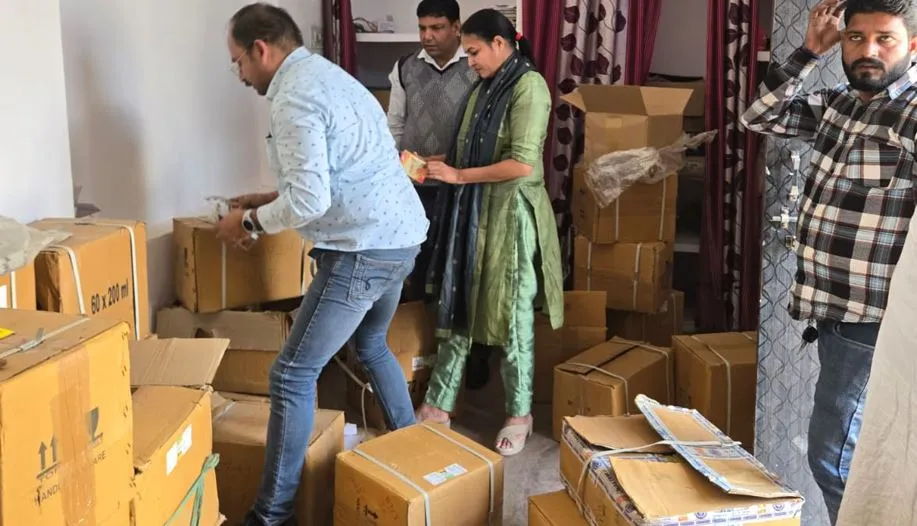 Bareilly: औषधि विभाग ने मारा छापा, घर में मिला नशे की दवाओं का जखीरा