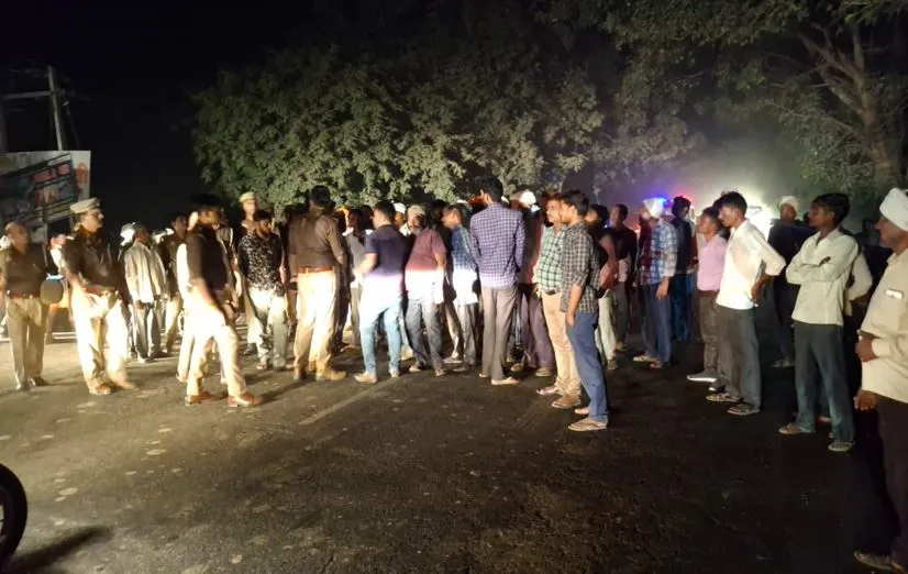 पुष्पेंद्र हत्याकांड: गांव में शव पहुंचते ही बरेली बीसलपुर रोड किया जाम, बोले- दोषियों के घर चले बुलडोजर