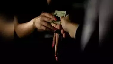 काशीपुर में देह व्यापार के आरोप में युवक और नाबालिग किशोरी पकड़े गए, मोहल्ले वालों ने घेरा घर, पुलिस ने की कार्रवाई