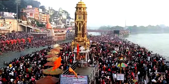 हरिद्वार: कार्तिक पूर्णिमा पर हरिद्वार में उमड़ी श्रद्धालुओं की भीड़, पुलिस ने यातायात व्यवस्था के लिए जारी किया विशेष प्लान