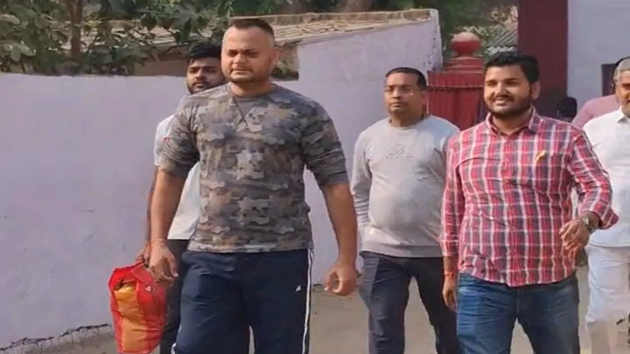 Raebareli News: चर्चित घुरवारा कांड में आरोपी रिटायर्ड फौजी समेत तीन की जेल से हुई रिहाई, गिरफ्तारी पर अखिलेश ने उठाया था सवाल, जानें पूरा मामला