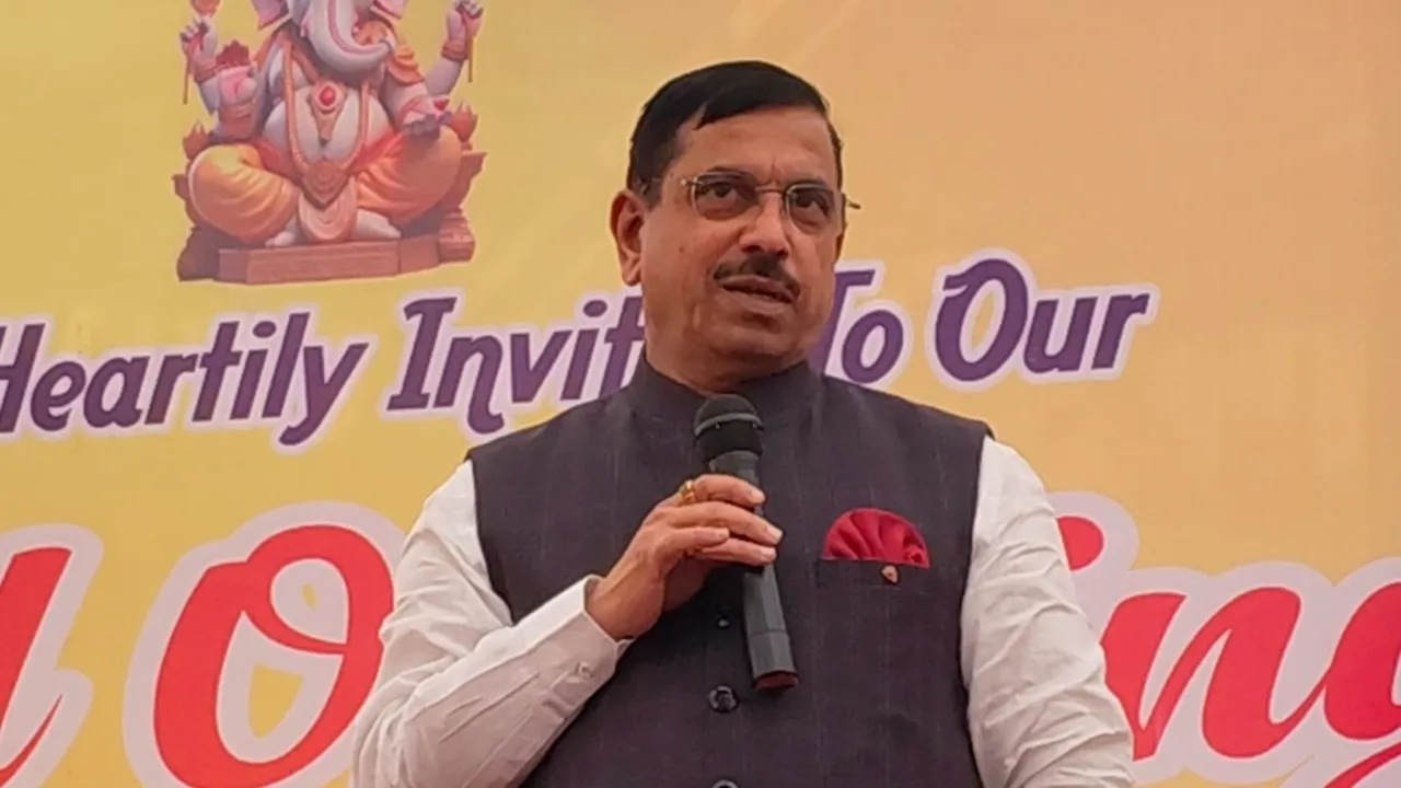 अयोध्या: मंत्री प्रह्लाद जोशी ने कहा- प्रभु श्रीराम के दर्शन कर धन्य हो गया हूं...