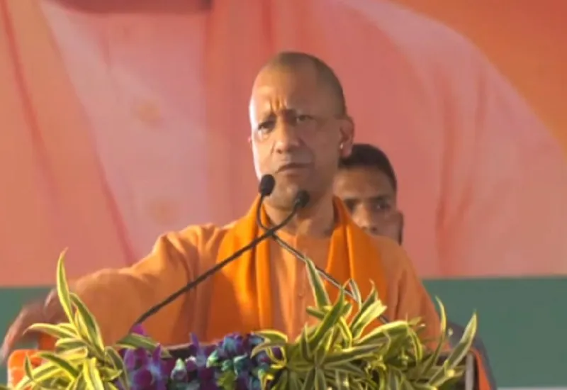 Kundarki By Election : मुरादाबाद में बोले सीएम योगी- सपा और कांग्रेस में हो गया तलाक, दोनों दलों में आपस में ही ठन गई