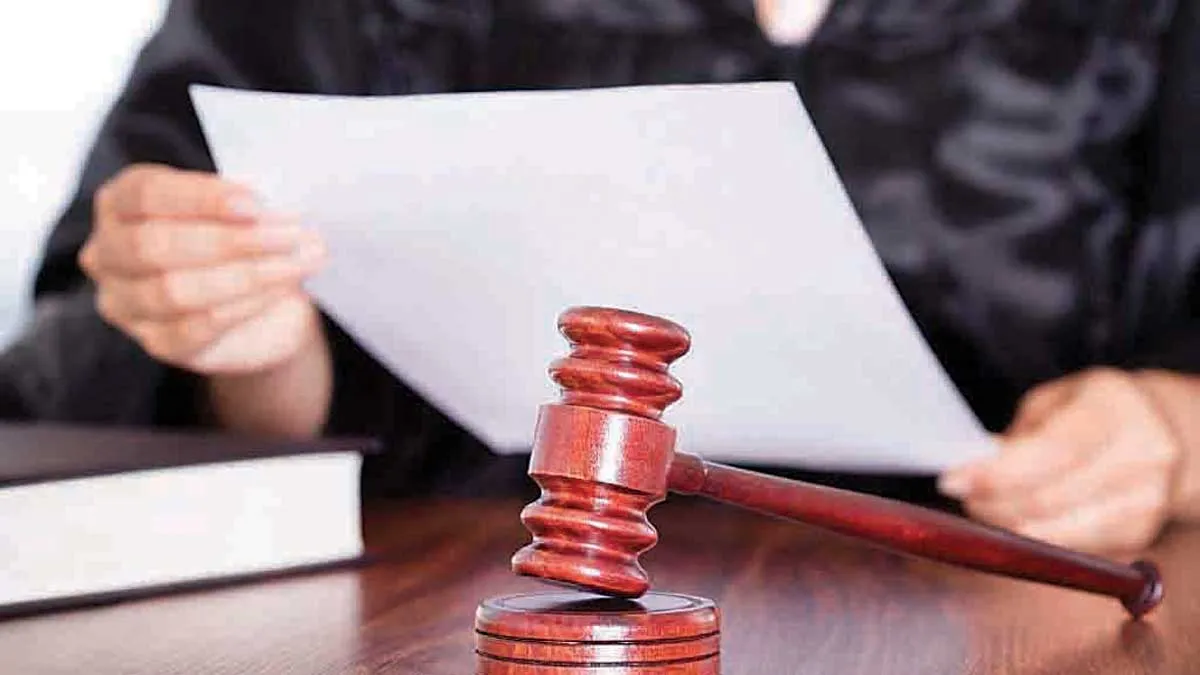 पीलीभीत: खूब हुई चाकरी और बाबूगिरी..अब तैनाती वाले गांव में संभालिए काम, कोर्ट के दखल के बाद हुए आदेश
