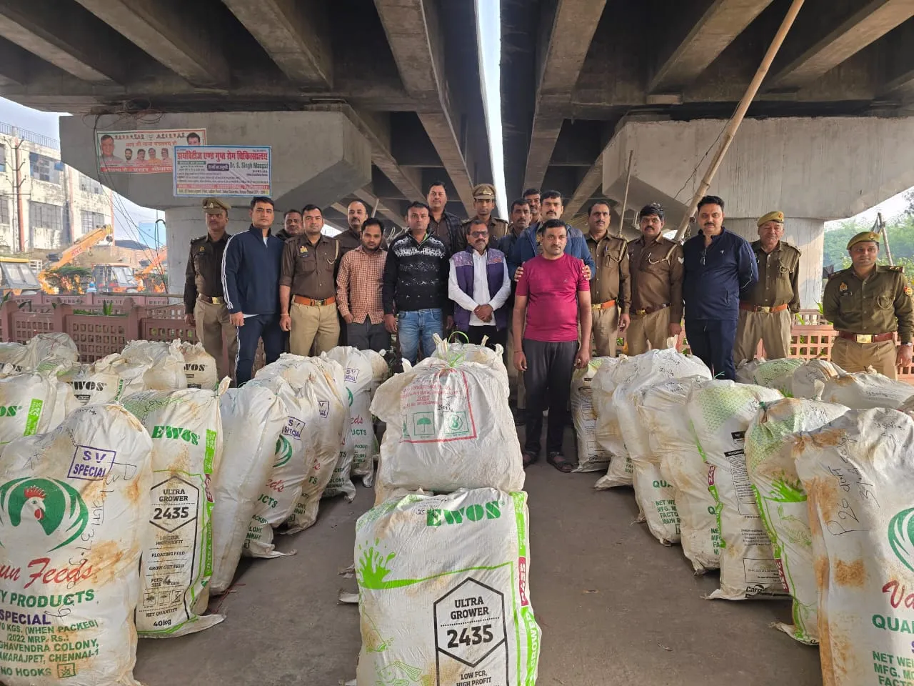 Kanpur में पुलिस ने पकड़ा 18 कुंतल गांजा, कीमत 2 करोड़, डंपर में छिपाकर लखनऊ ले जा रहे थे आरोपी तस्कर, भेजे गए जेल 