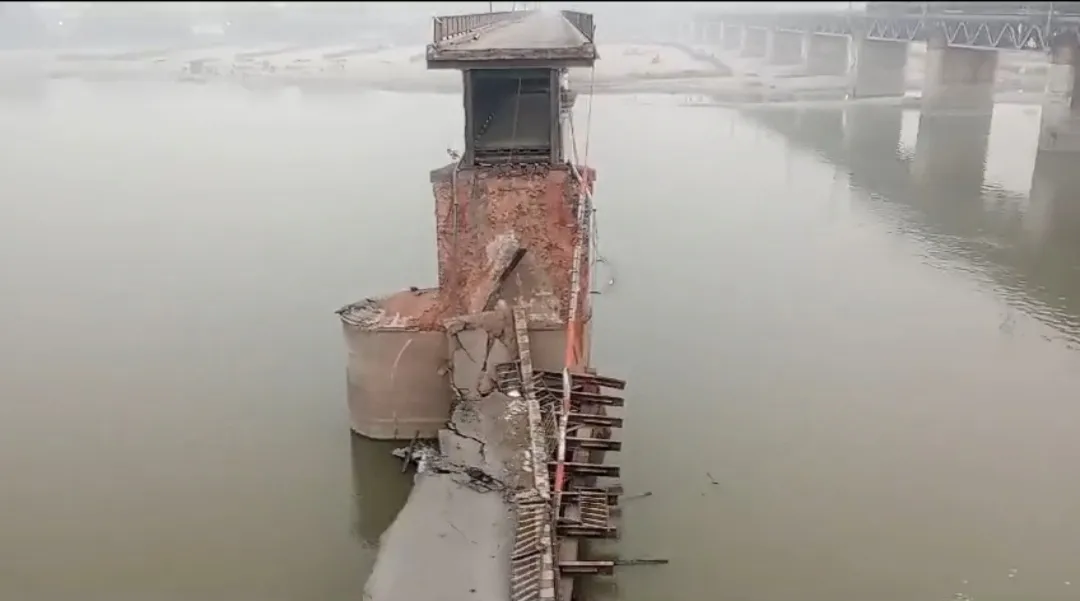 उन्नाव में गंगा में शमा गई ब्रिटिश काल की धरोहर, जानिए पूरा मामला