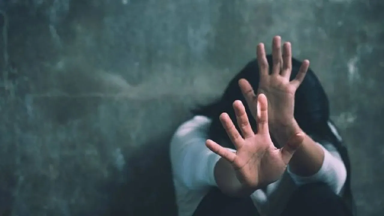 रिश्तेदार ने युवती का किया यौन शोषण, वीडियो बनाकर किया ब्लैकमेल