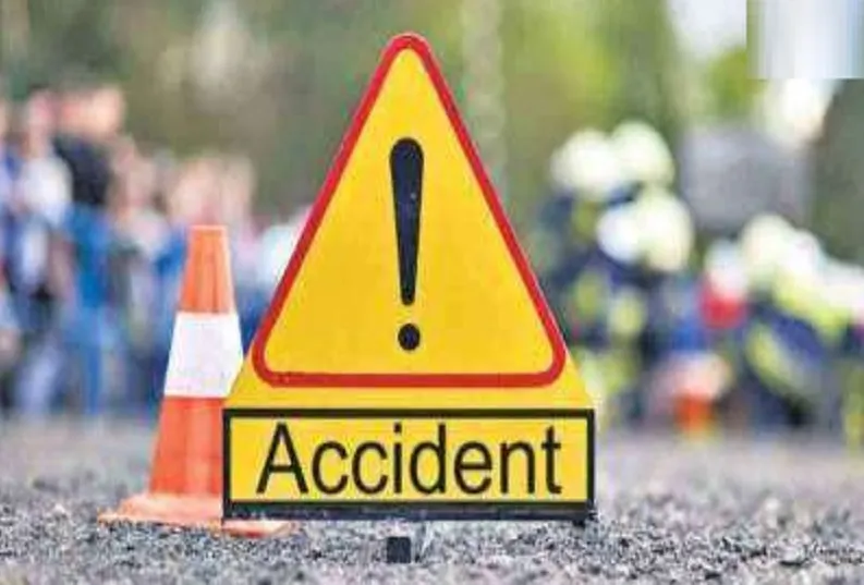 जम्मू-कश्मीर में भीषण हादसा: खाई में वाहन गिरने से चार लोगों की मौत, 13 अन्य घायल