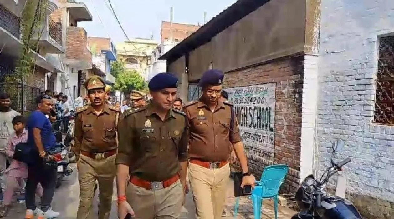 उन्नाव में अधिवक्ता के घर में घुसे तीन बदमाश: तमंचे के बल पर लाखों की नगदी समेत जेवरात लूटे, एसपी ने खुलासें के लिए लगाई पांच टीमें