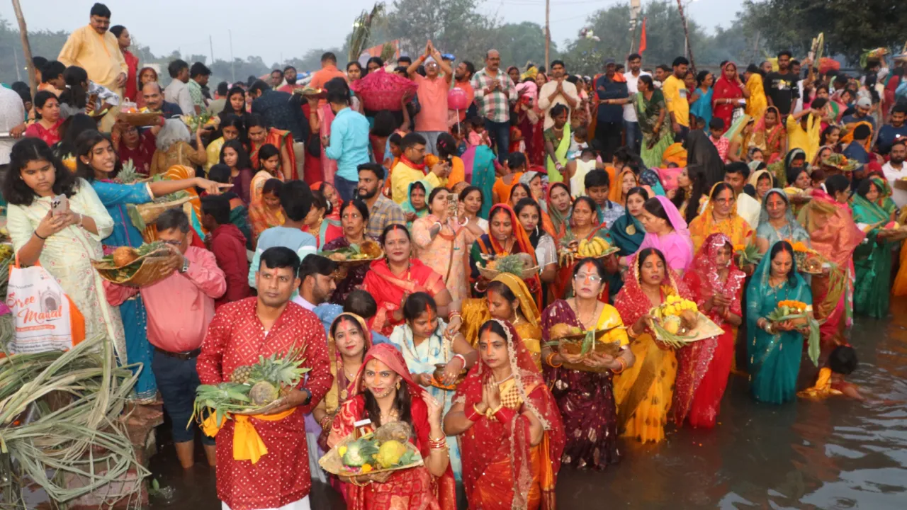 प्रधानमंत्री मोदी और सीएम योगी ने देशवासियों को दी छठ की बधाई