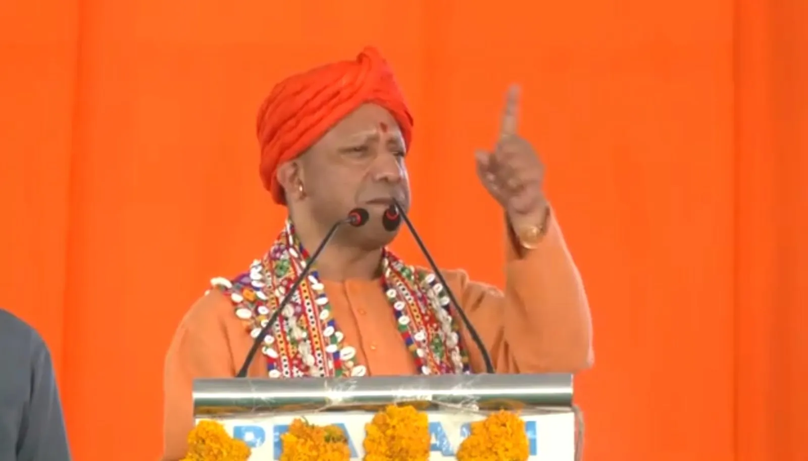 सीएम योगी का तंज- ड्राइविंग सीट पर बैठने के लिए महाअघाड़ी में छीना झपटी 