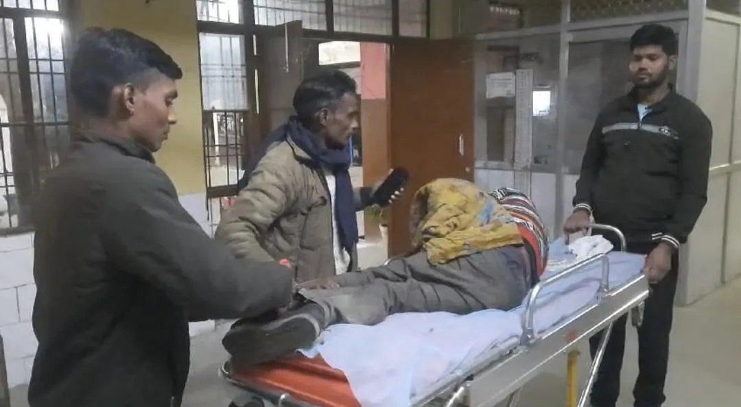 हरदोई: गन्ना लदी ट्रैक्टर ट्राली ने किसान को कुचला, दोनों पैर टूटे...अस्पताल में भर्ती