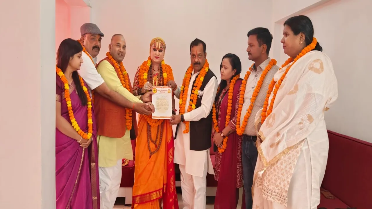 Prayagraj News : महामंडलेश्वर स्वामी हिमांगी सखी मां बनी राष्ट्रीय अध्यक्ष 