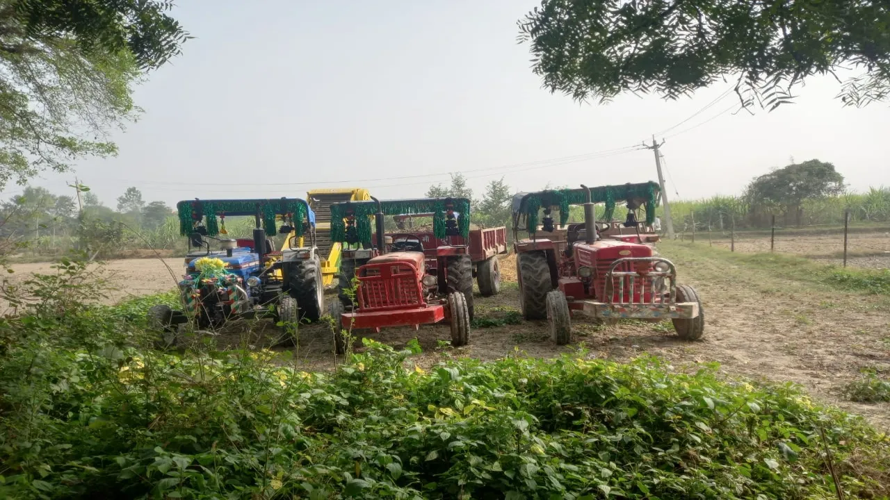 Gonda News : अवैध रूप से मिट्टी खनन करते पकड़े गए 6 ट्रैक्टर ट्राली व लोडर