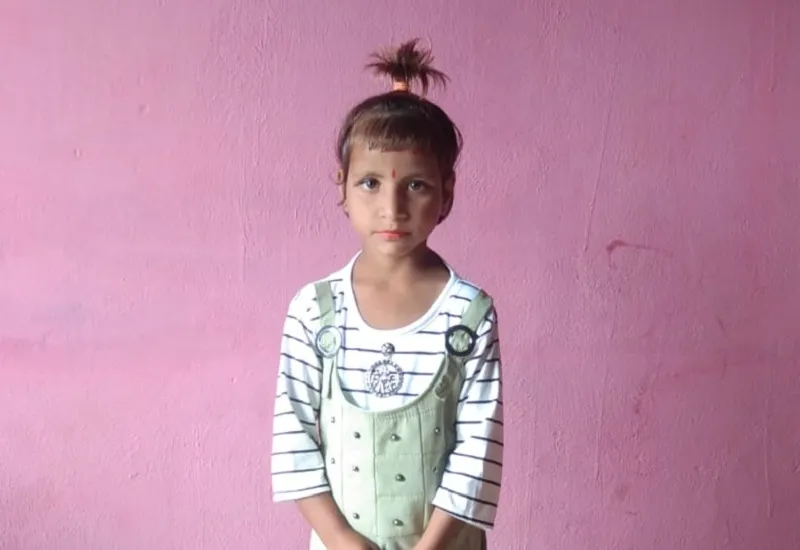 रामपुर : ट्रक ने बाइक में मारी टक्कर, बालिका की मौत...नाना-नानी घायल