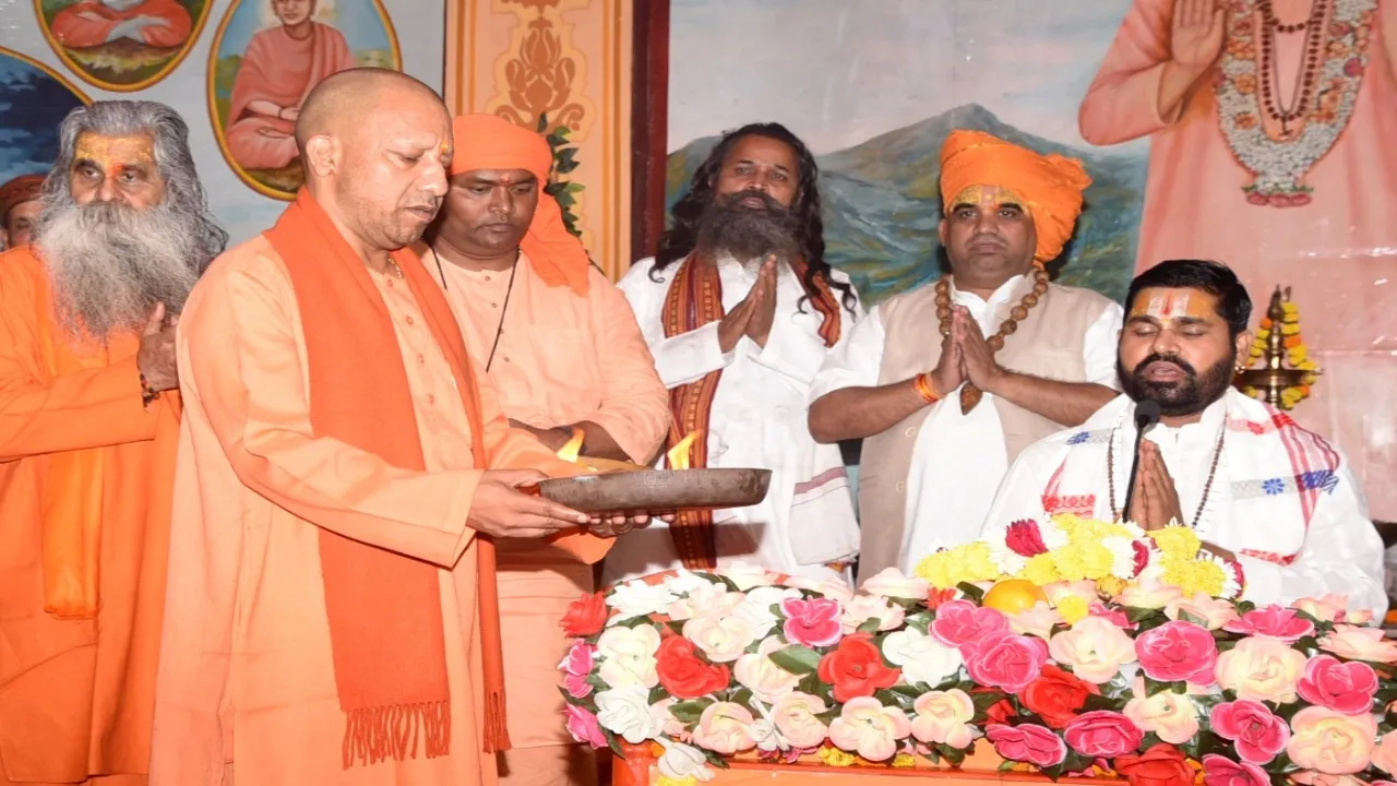 Balrampur News : मां पाटेश्वरी के दरबार में सीएम योगी ने टेका मत्था 