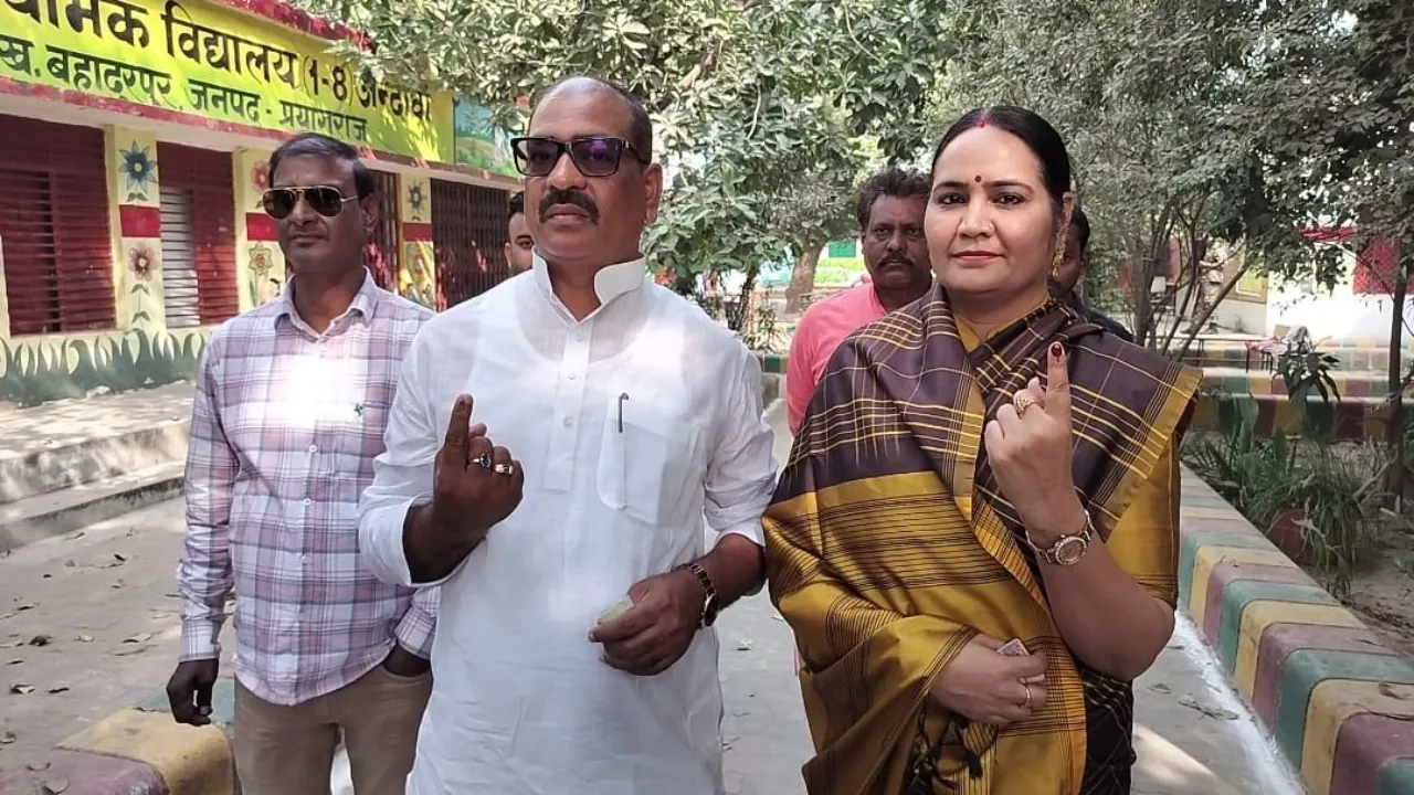 Phulpur by-election : कड़ी सुरक्षा के बीच मतदान सम्पन्न,कोहरे के कारण गति रही धीमी