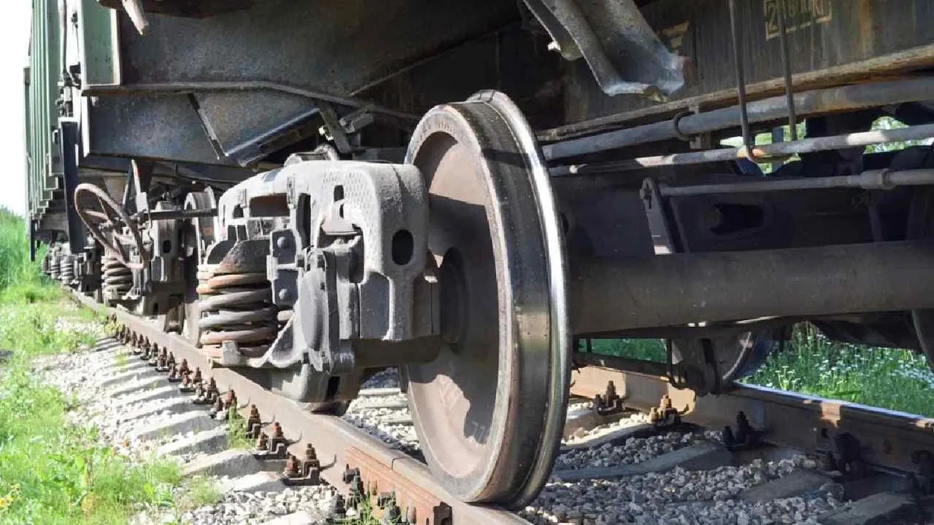 बरेली: ड्राइवर हॉर्न बजाता रहा पर ट्रैक से नहीं हटा छात्र, ट्रेन से कटकर दर्दनाक मौत