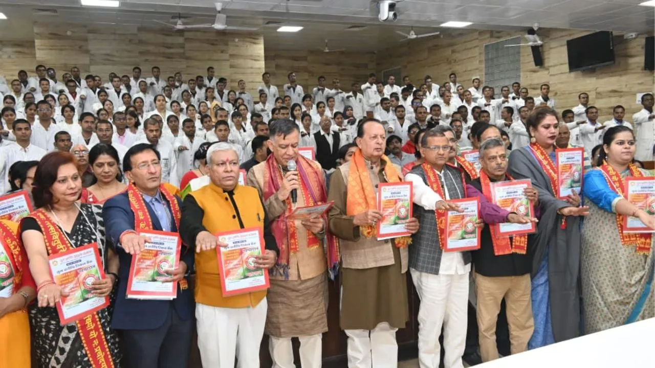Kanpur: प्रदेश में पहली बार लोगों ने ली त्वचा दान करने की शपथ, विधानसभा अध्यक्ष सतीश महाना समेत 75 लोग शपथ ग्रहण समारोह में हुए शामिल