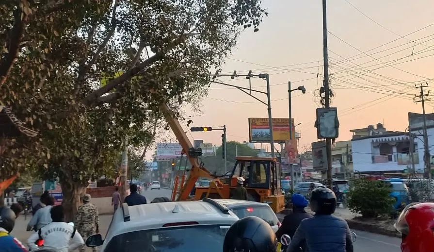 बरेली: नगर निगम की विज्ञापन एजेंसी पर कार्रवाई, ढाई करोड़ रुपए बकाया...हटाए गए यूनिपोल