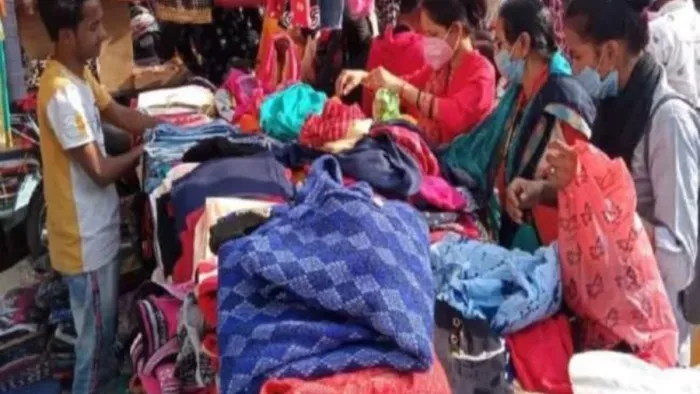 सर्दी ने ठिठुरन बढ़ाई तो गर्म कपड़ों से बाजार हुए गुलजार