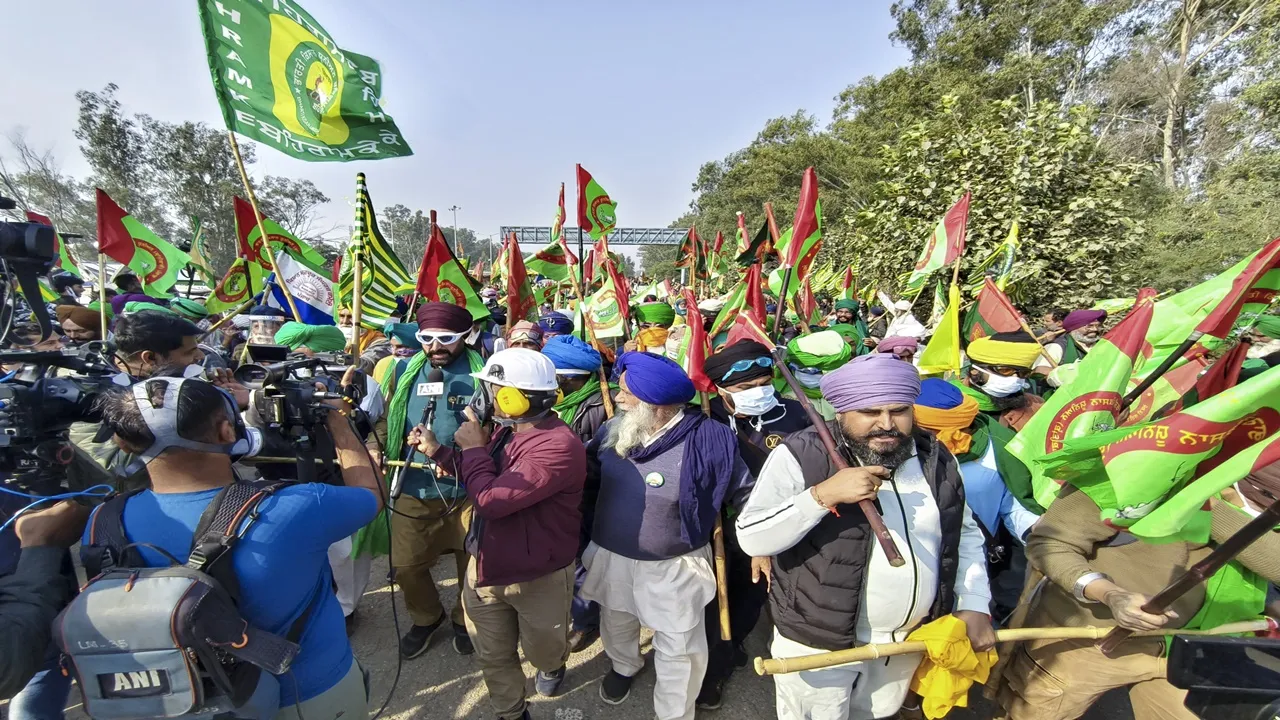 Farmers Protest: किसानों ने शंभू बॉर्डर से दिल्ली की ओर फिर शुरू किया मार्च, हरियाणा पुलिस ने रोका