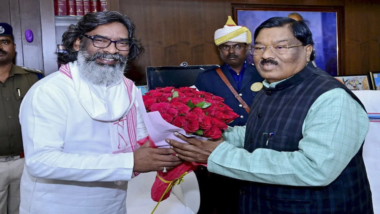 झारखंड: मुख्यमंत्री हेमंत सोरेन और मंत्रियों ने विधानसभा सदस्य के रूप में ली शपथ 