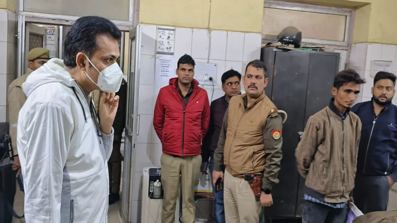 गोंडा: कमिश्नर और डीआईजी ने जिला अस्पताल का किया औचक निरीक्षण, गैरहाजिर मिले CMO- CMS, मची अफरा-तफरी