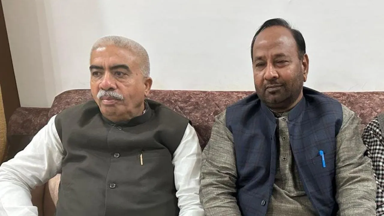 Farrukhabad: कैबिनेट मंत्री बोले- संभल में शांति हो जाए फिर राहुल गांधी वहां जाकर लेटें...अखिलेश यादव के बयानों पर कहा ये