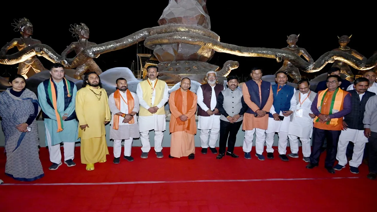 सीएम योगी ने श्रद्धालुओं को दी सौगात, महाकुंभ क्षेत्र में किया 25,000 बेड के सार्वजनिक आश्रय स्थल की शुरुआत