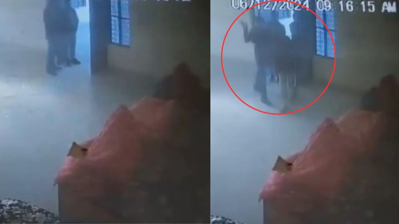 बरेली में अपर नगर आयुक्त का चढ़ा पारा, सफाईकर्मी को जड़े थप्पड़, बोले- पैर का जूता समझ रहे अधिकारी