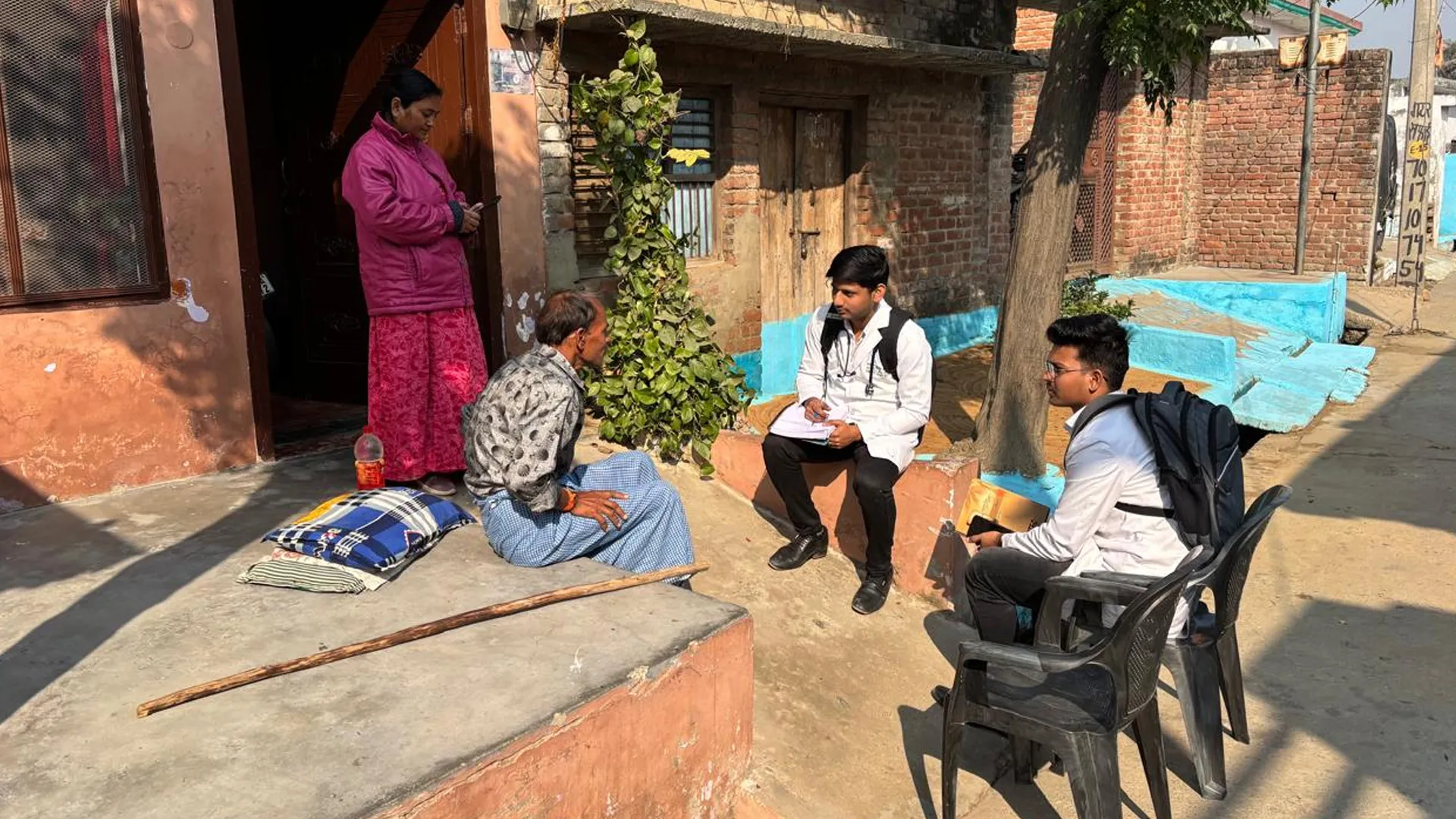 पीलीभीत: मेडिकल के 96 छात्र-छात्राओं ने गोद लिए 288 परिवार...अब करेंगे देखभाल