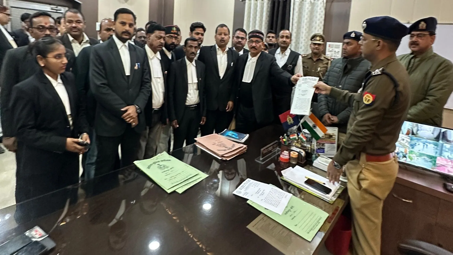 लखीमपुर खीरी: पिता व दो बेटों की आत्महत्या मामला...अधिवक्ता बोले-आरोपी पुलिसकर्मी हों गिरफ्तार