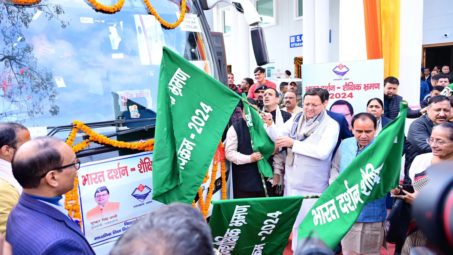 देहरादून: भारत भ्रमण पर निकले उत्तराखंड के टॉपर्स देश भर में बताएंगे प्रदेश की खासियत