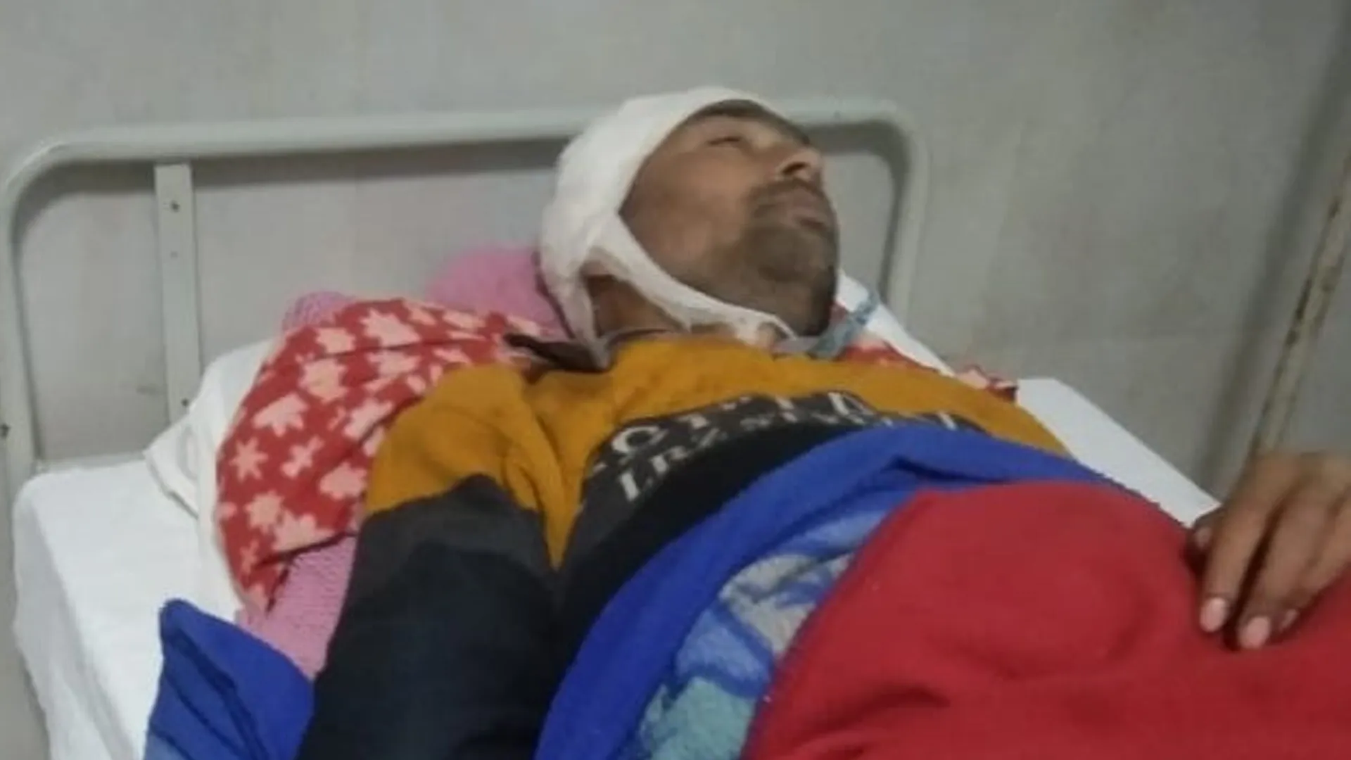 लखीमपुर खीरी : यजमान की हालत गंभीर, जिला अस्पताल में भर्ती