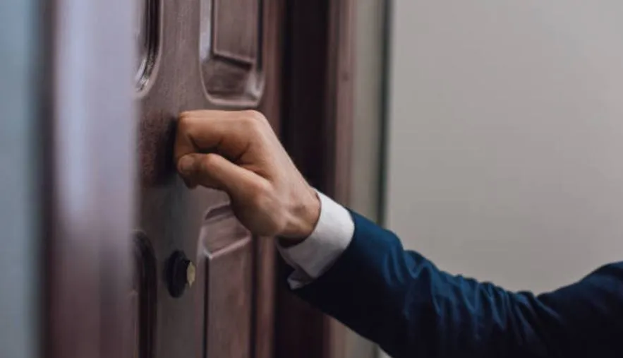 Bareilly: बेटी-बेटा गुरुग्राम में, अकेला था घर में पिता, दरवाजा तोड़ा तो सबकी आंखें रह गईं फटी की फटी