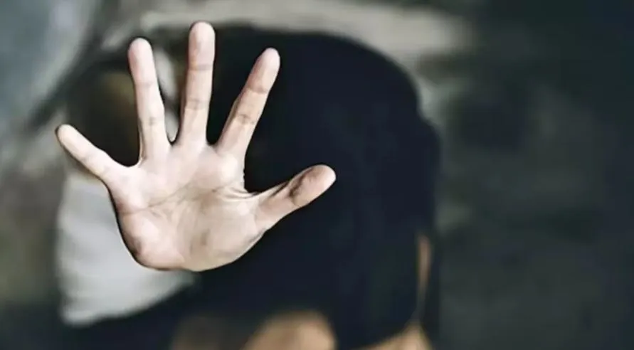 Bareilly: बहू के कमरे में घुसा ससुर, फिर चाकू दिखाकर किया रेप, शिकायत करने पर पति ने घर से निकाला