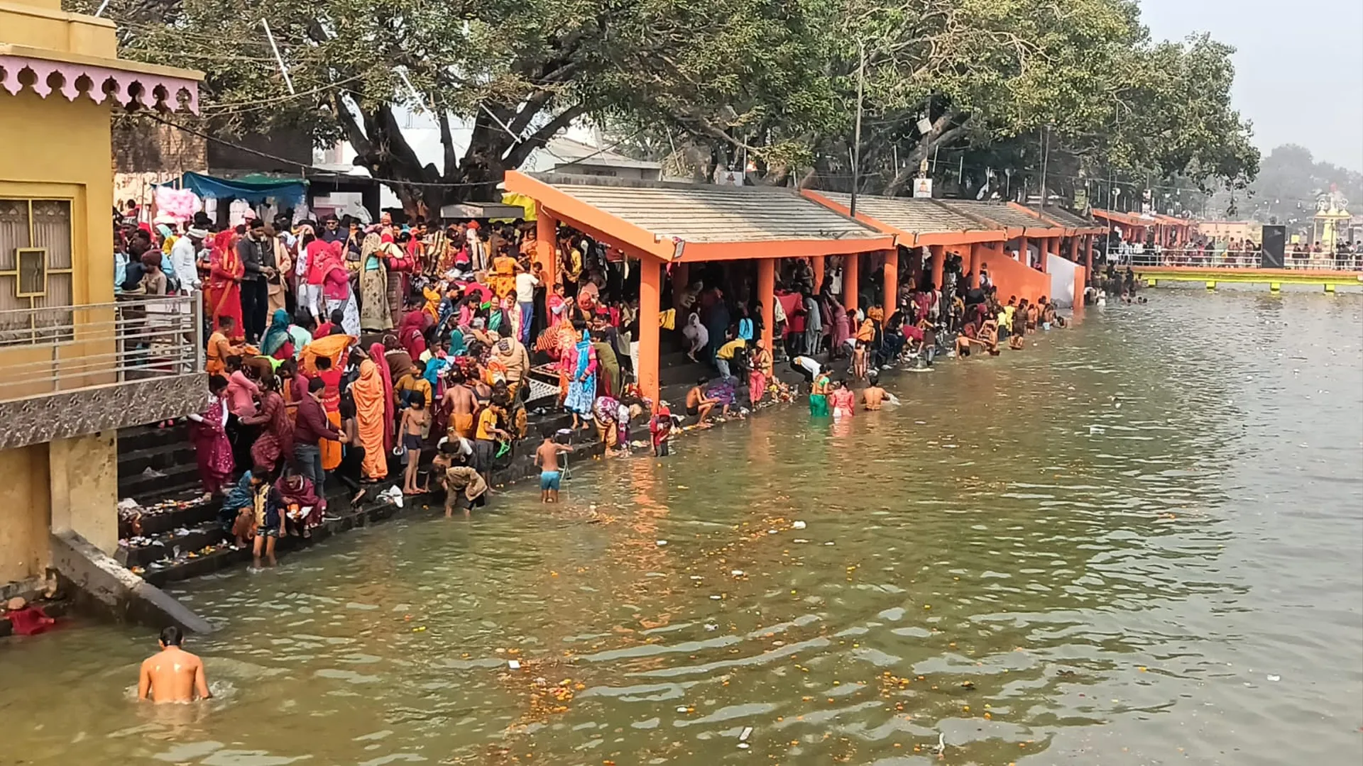 कासगंज: मोक्षदा एकादशी...हर-हर गंगे के स्वर से गूंज उठे गंगा घाट