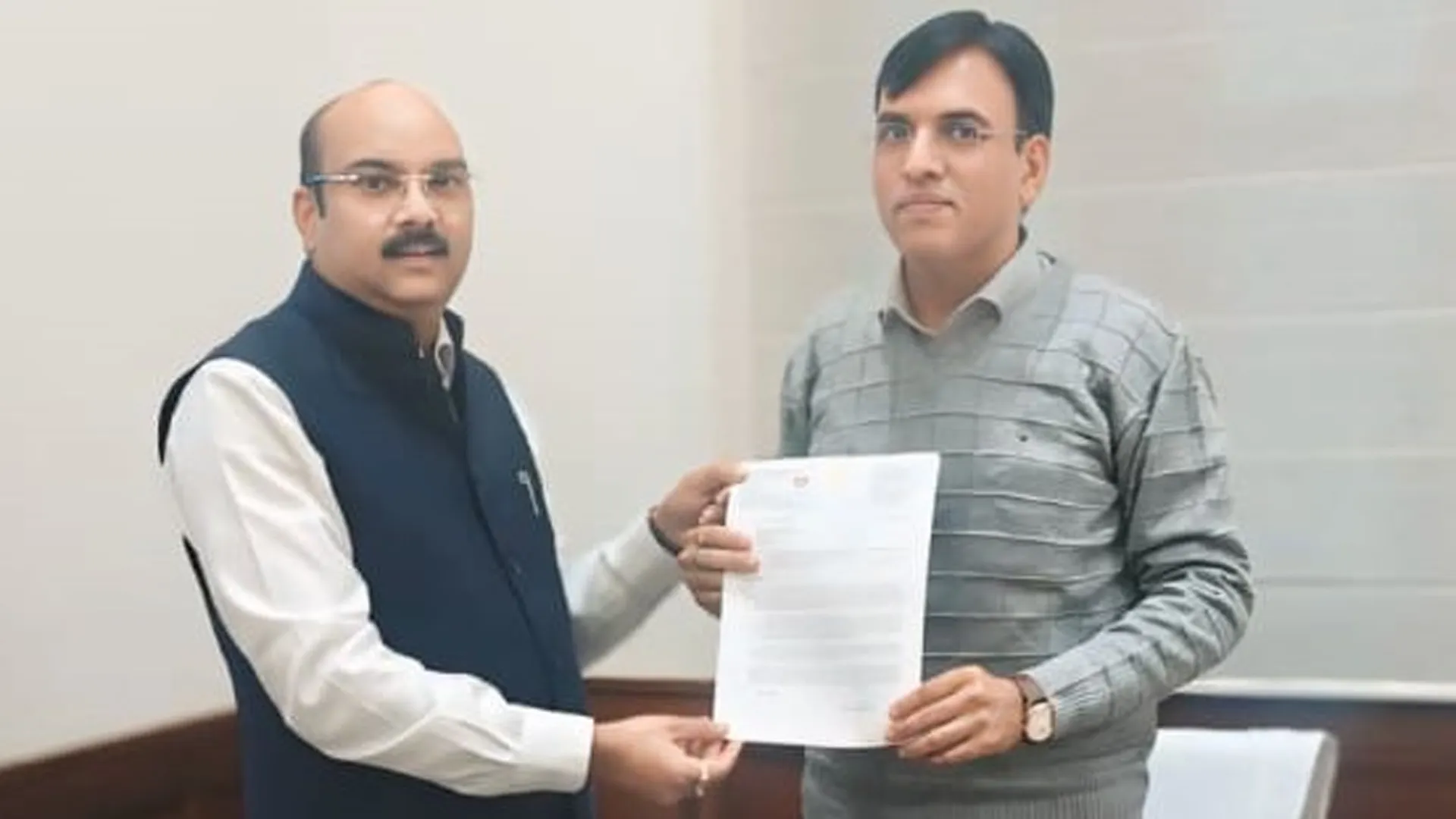 शाहजहांपुर : 30 बेड के अस्पताल को 100 बेड किया जाए -सांसद