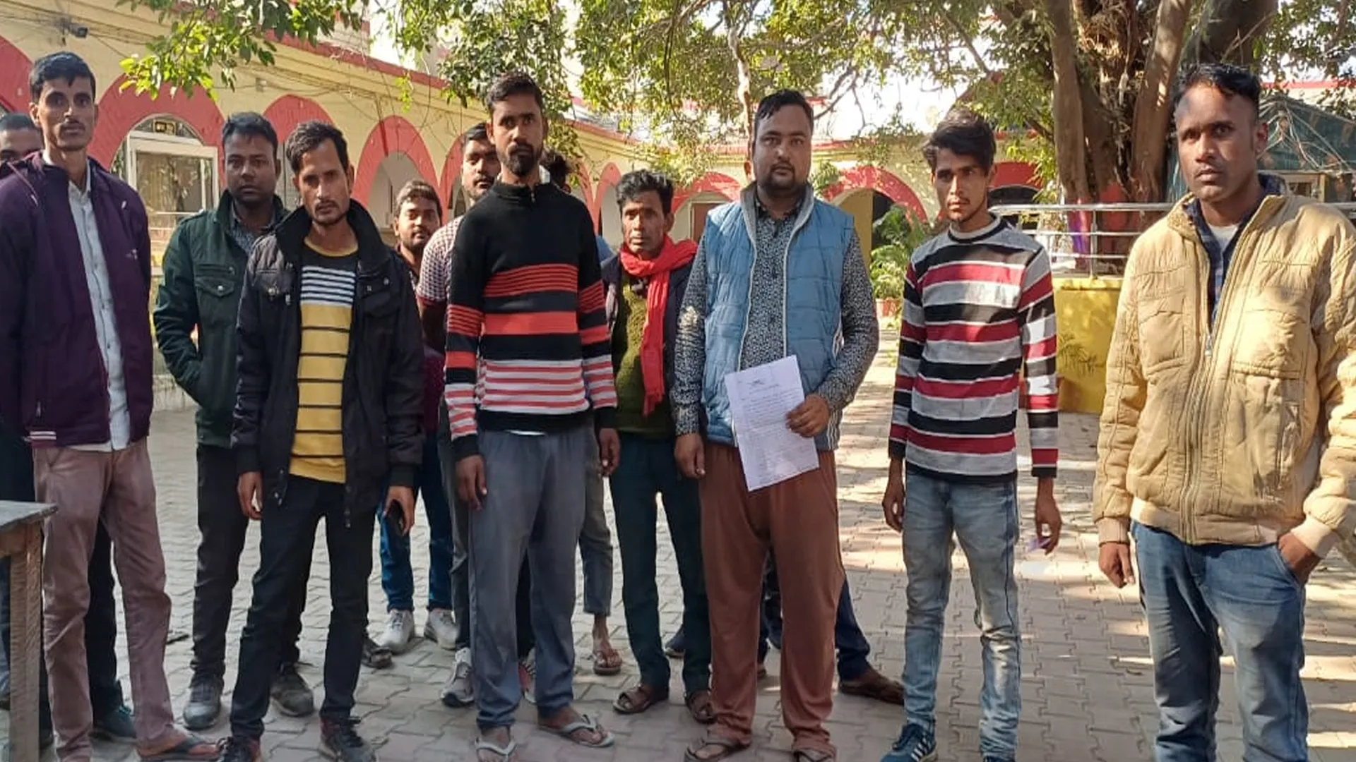 लखीमपुर खीरी : एसपी से मिले ई-रिक्शा चालक, युवकों पर लगाया अवैध वसूली का आरोप