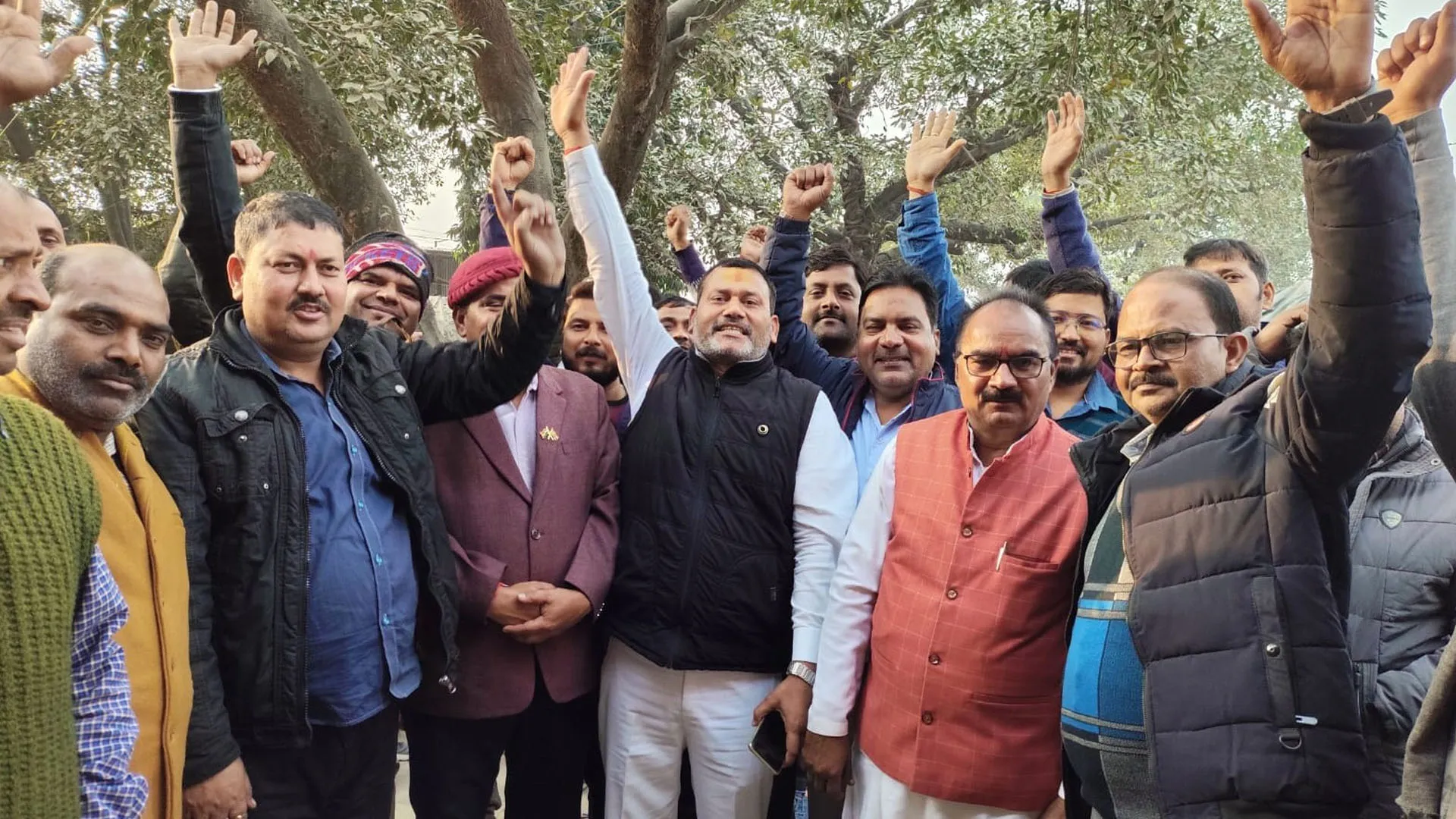 लखीमपुर खीरी : उत्पीड़न के विरोध में गरजे शिक्षक, तहसील में किया प्रदर्शन