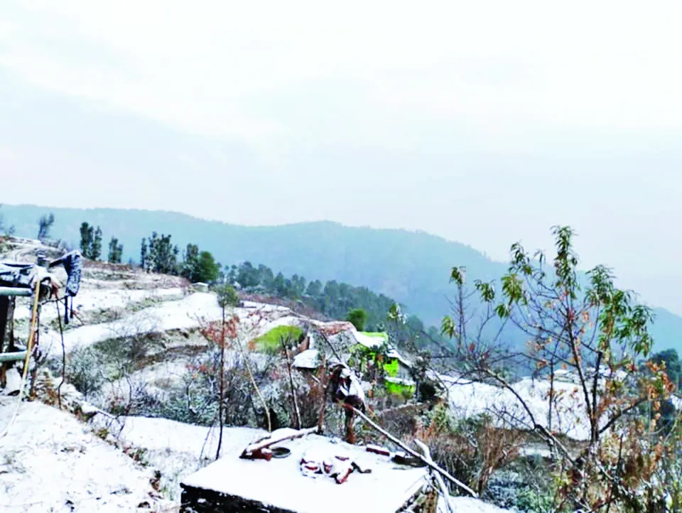 9btl01 धानाचूली में बर्फबारी