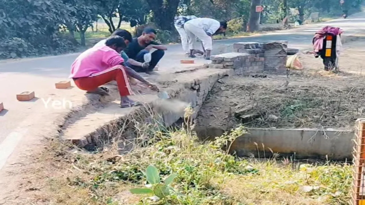 Amrit Vichar Impact: अयोध्या में रेलिंग विहीन पुलिया का शुरू हुआ निर्माण