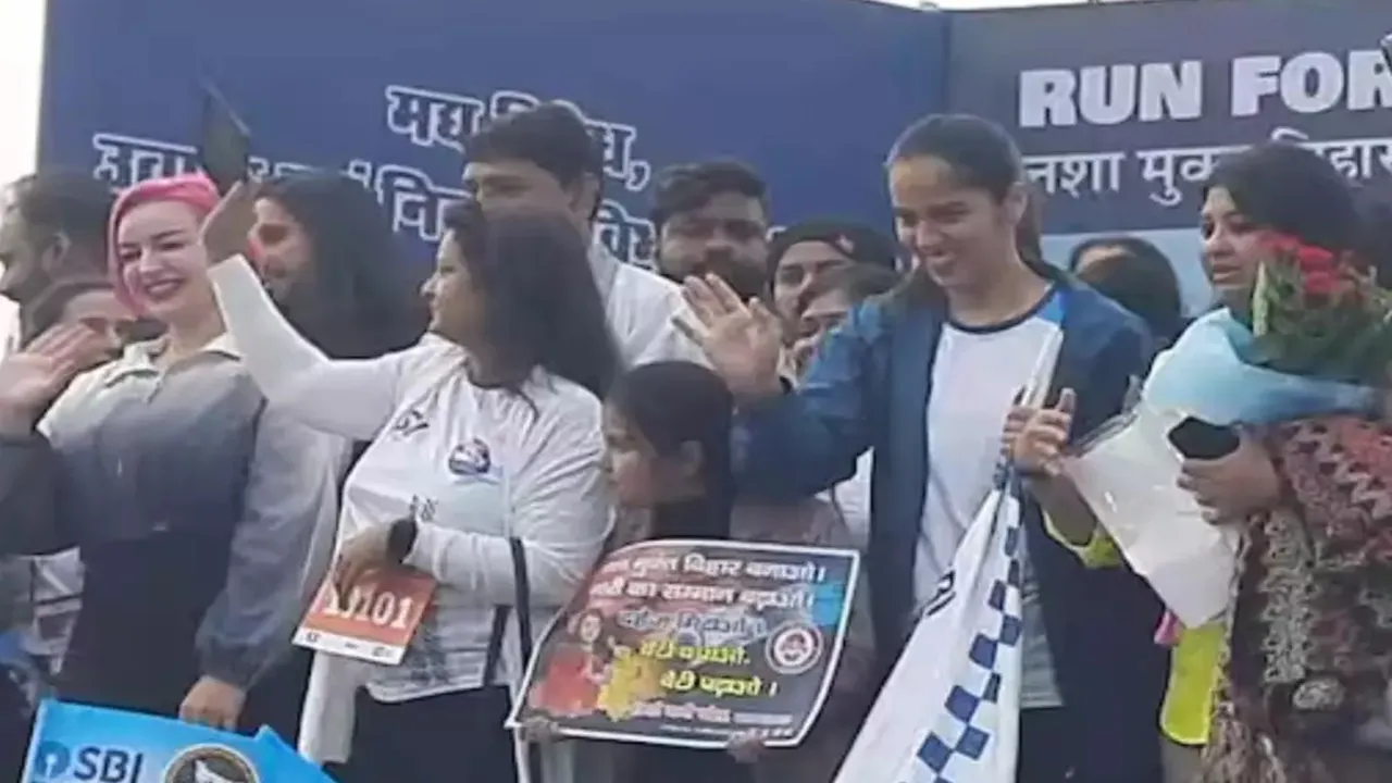  'रन फॉर नशा मुक्त बिहार': मंत्री रत्नेश सदा और साइना नेहवाल ने ‘पटना मैराथन 2024’ को दिखाई हरी झंडी 