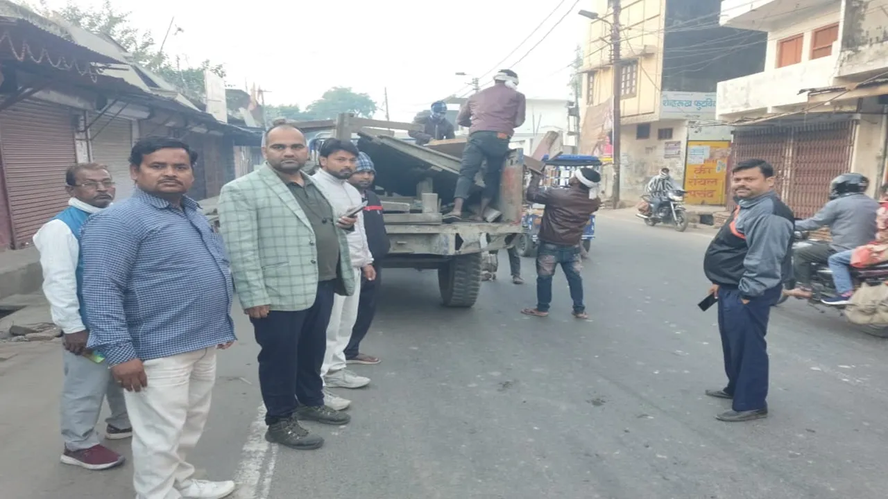 बाराबंकी: अतिक्रमण के खिलाफ चला अभियान, व्यापारियों में मचा हड़कंप
