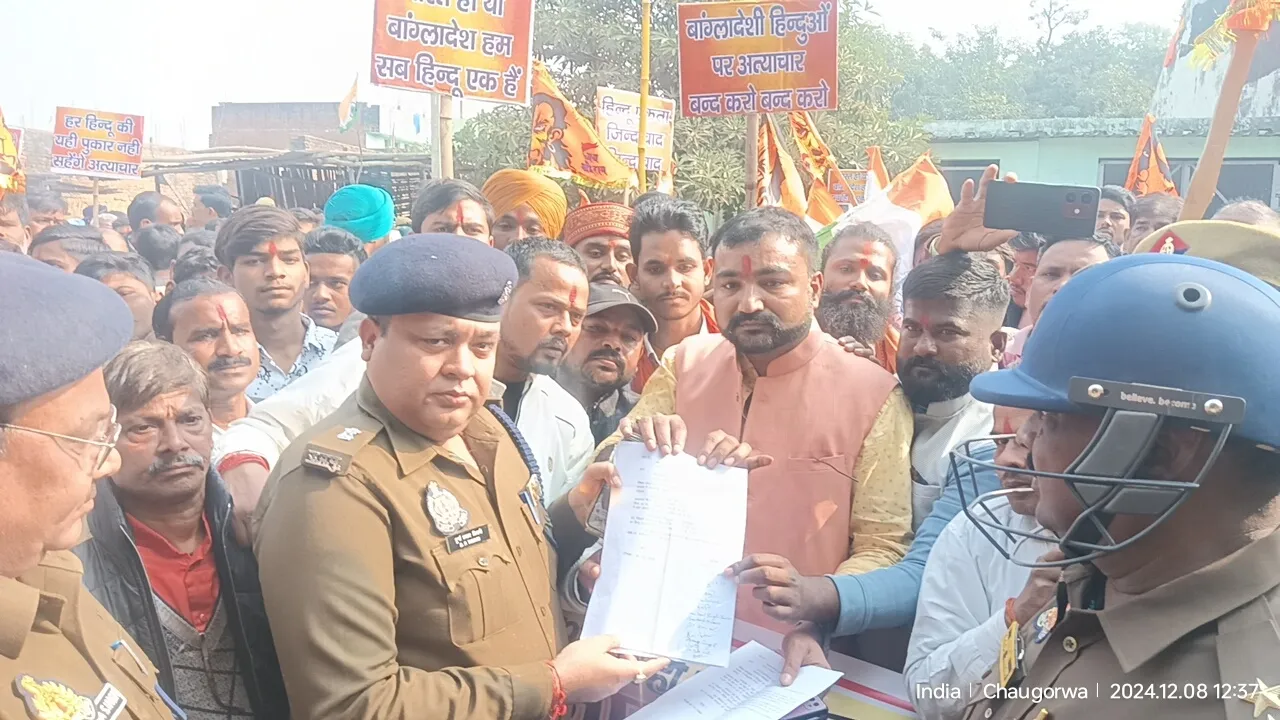 बहराइच: बंगलादेश में अल्पसंख्यकों पर हो रहे हमले के विरोध में प्रदर्शन, हिंदुओं ने निकाली जन आक्रोश रैली
